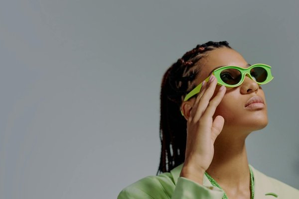 How Does UK Women's Fashion Influence Modern Style Trends?